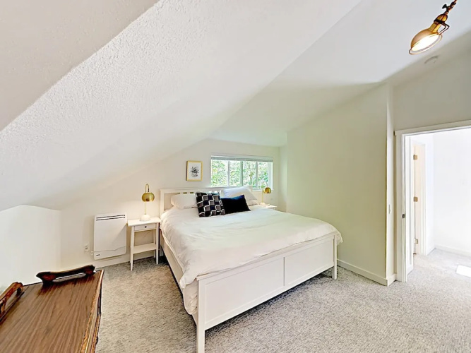 1124 14th Ave Townhome by RedAwning