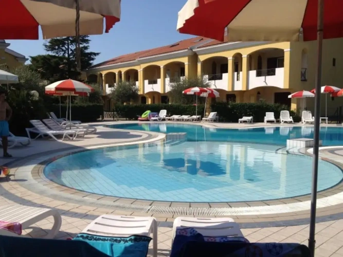 4 Bedrooms Apartment with balcony and with garden view