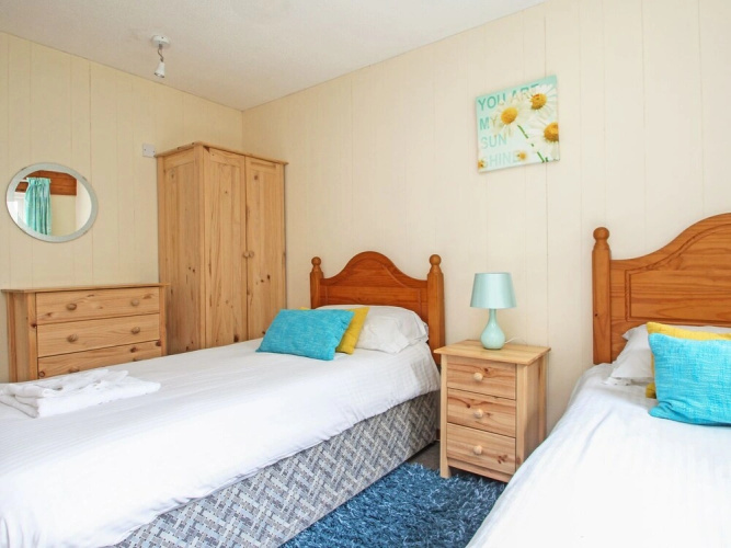 4 Manorcombe