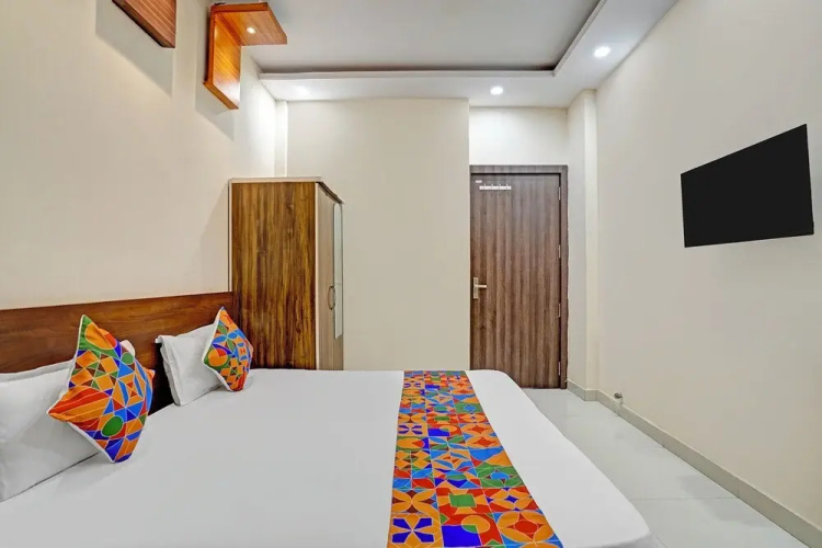 Fabhotel Paras Palace