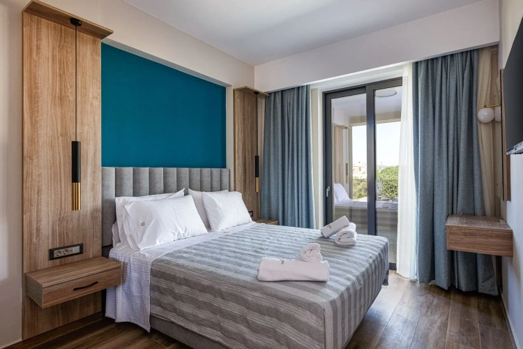 2 Bedrooms Suite with side sea view