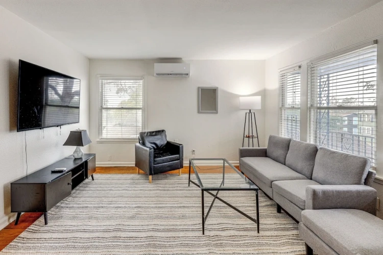 2 Bedrooms Apartment