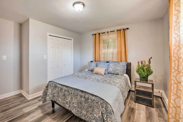 5 Bedrooms Cottage