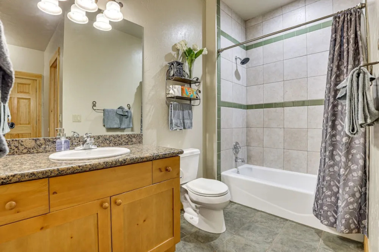Serene Home w/ Private Hot Tub in Silverthorne