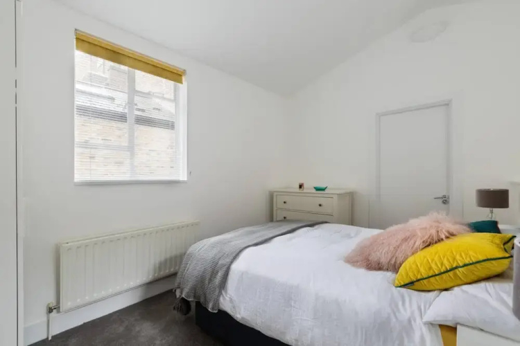 Bright and Modern 3 Floor Apartment in Central London