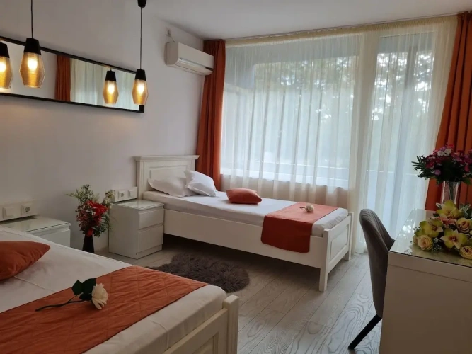 Standard Twin room with balcony and with courtyard view
