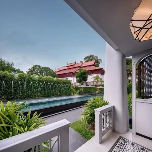 Deluxe room with pool view