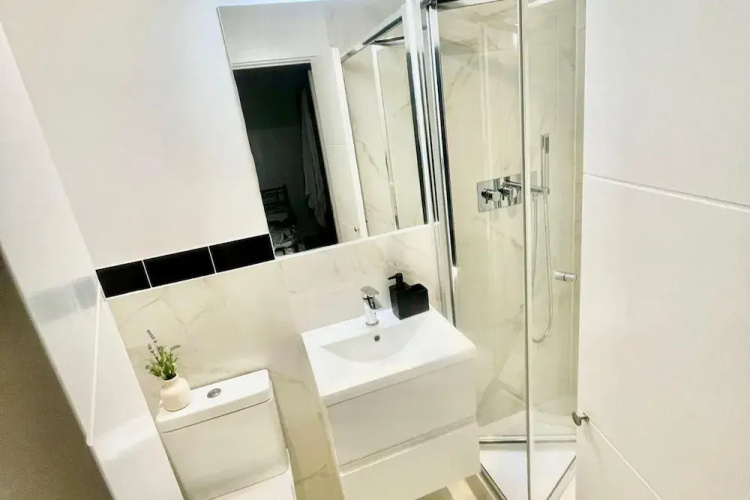 3 Bed Flat - Sleeps 6 - Parking - Wifi