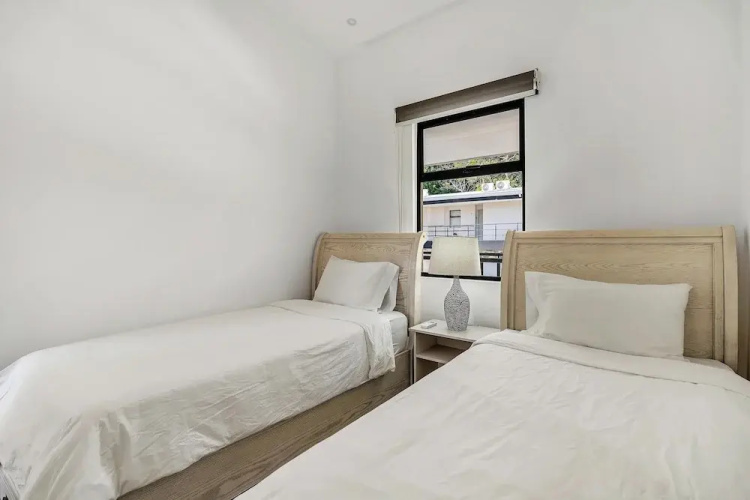 8 min walk to Beach Pool & Golf