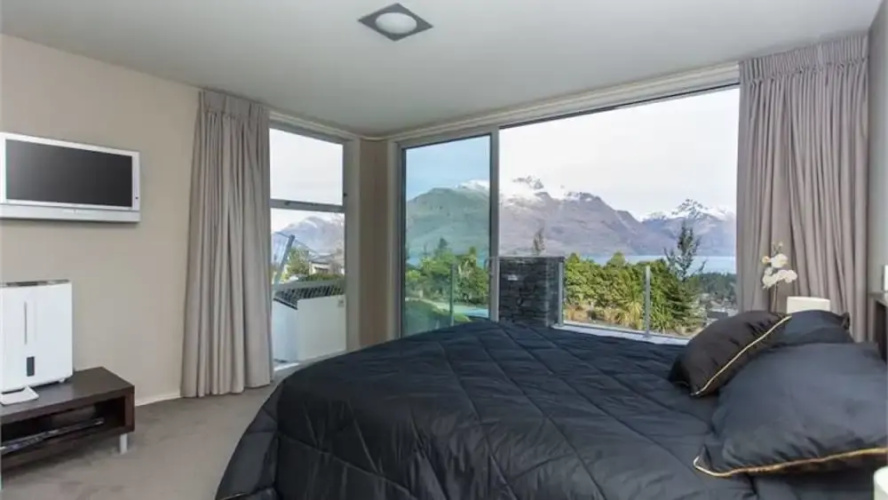 Lake Wakatipu Views