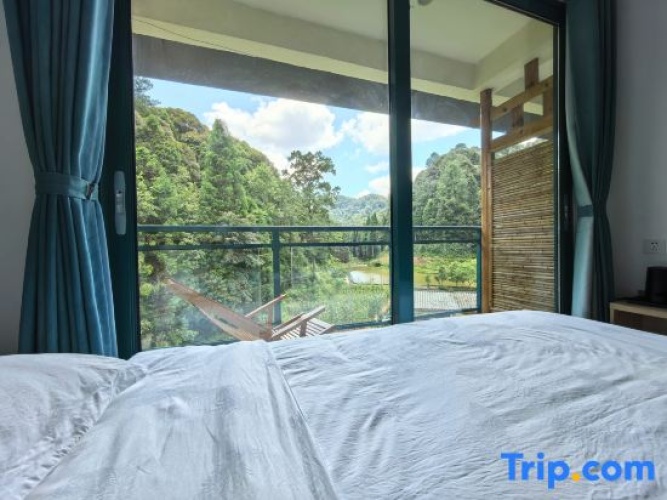 Standard Twin room with balcony