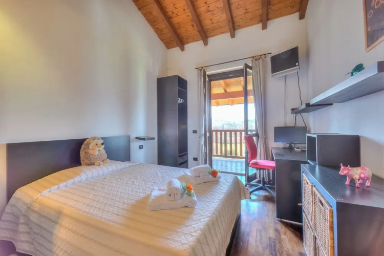 3 Bedrooms Family Cottage with lake view