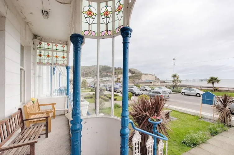 Whitehouse Hotel