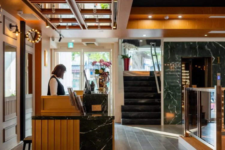 Voyager Hotel