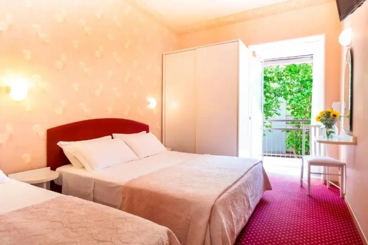 Economy Triple room