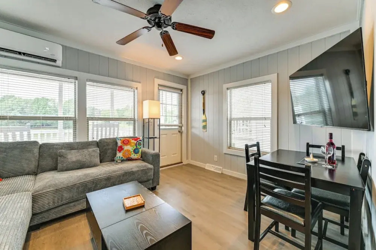 Waterfront Living & Resort Perks! Lake Norman Stay - Lake Norman, NC
