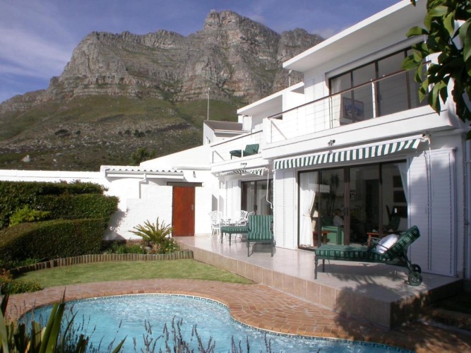 2 Bedrooms Villa