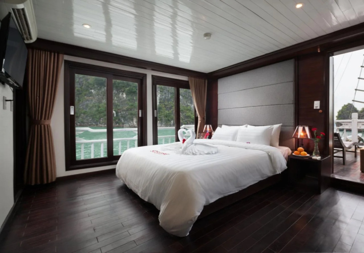 Halong Phoenix Cruiser
