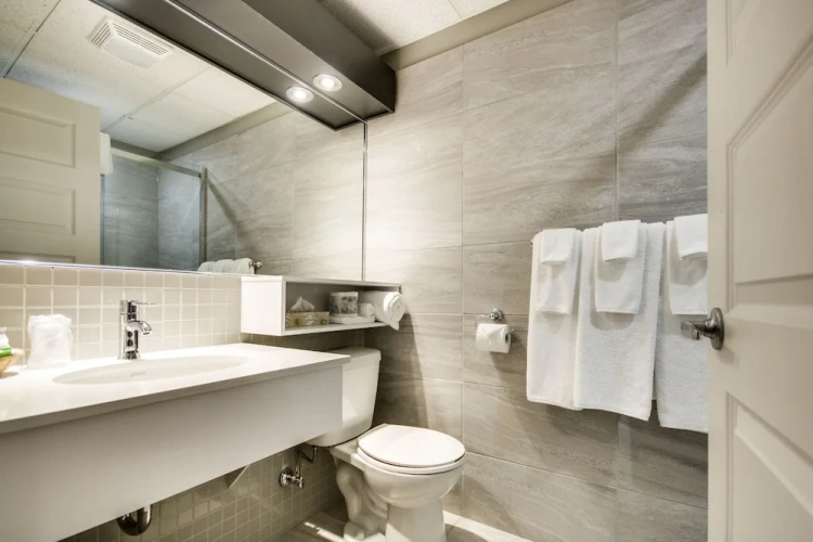 Deluxe Quadruple Basement room