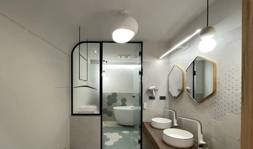 8door Guesthouse