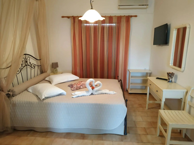 Eleni's Garden & Castello Suites