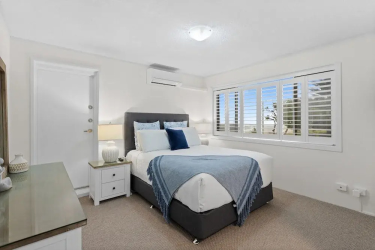Wake to Waves in Spacious 3-bed Beachfront Unit