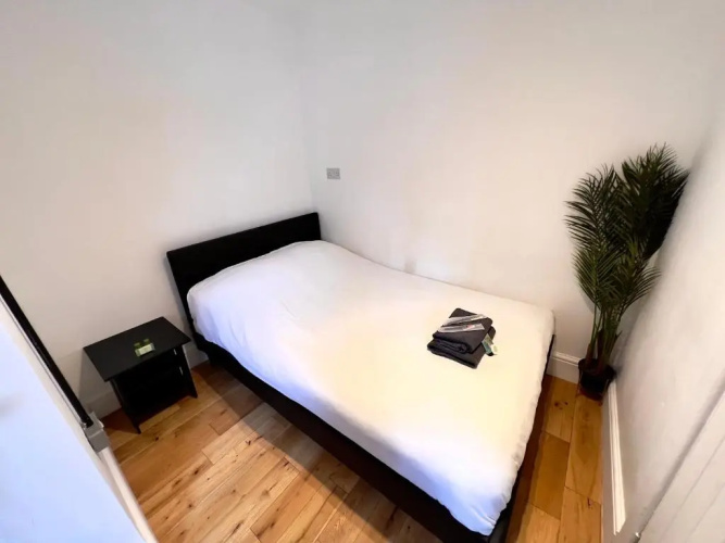 Flat 4, 10 St John's