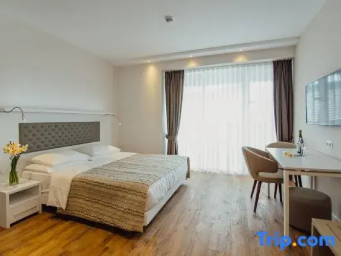 Sunshine Apartments in Alliance Palace