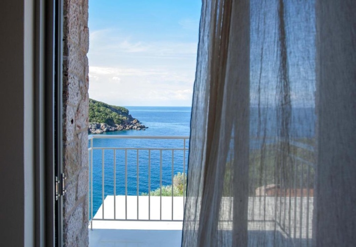 2 Bedrooms Villa
