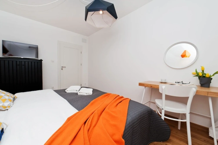 2 Bedrooms Apartment