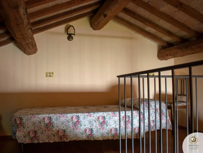 6 Bedrooms Villa