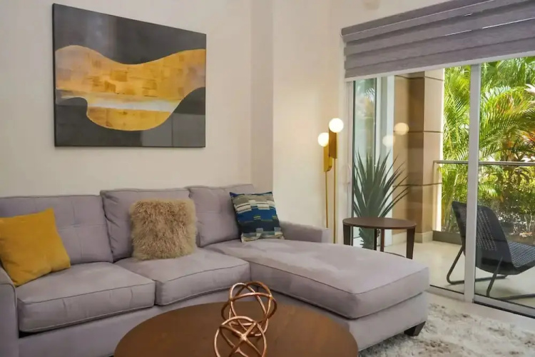 3BR Ground Level Eagle Beach Condo Pool GYM