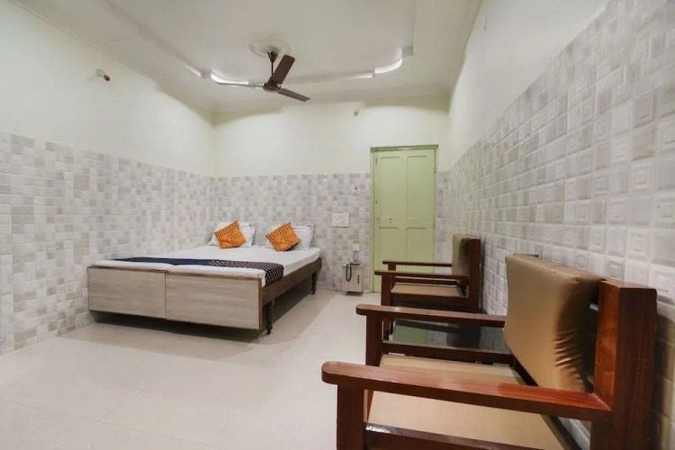 SPOT ON 38697 Hotel Sridhar