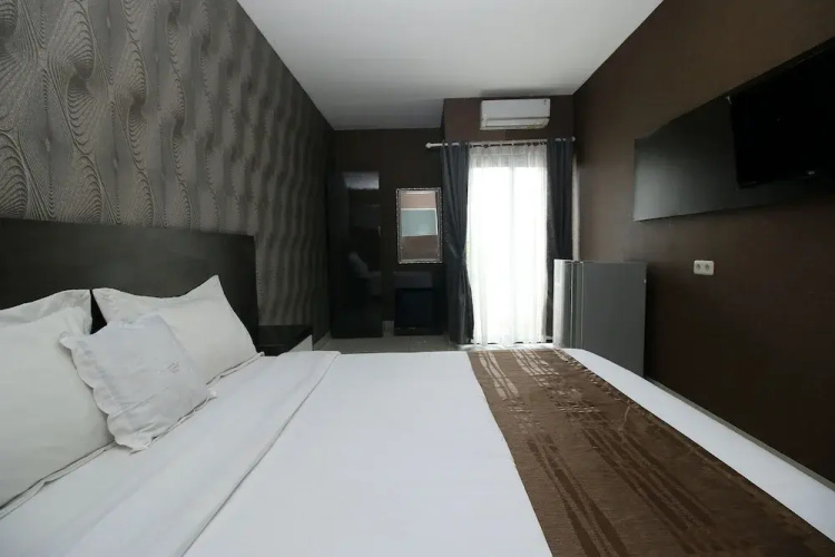 Arotel BSD