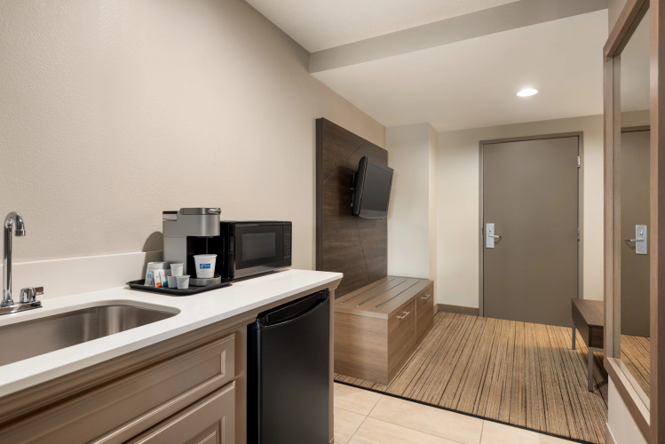 Holiday Inn Express Hotel & Suites Fredericksburg photo 26