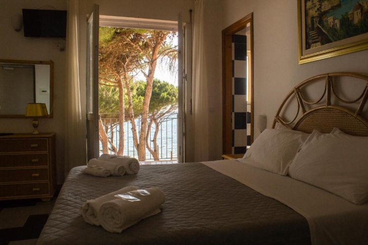 Superior Quadruple room with view