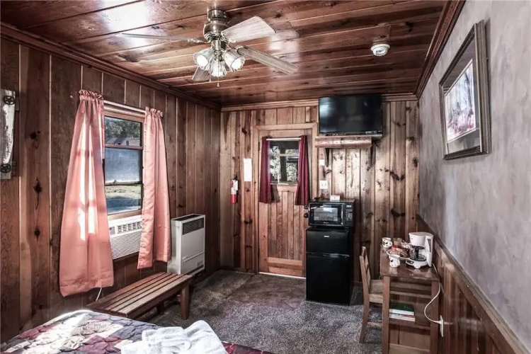 Apache Village 7, Queen Bed, Midtown, Sleeps 2