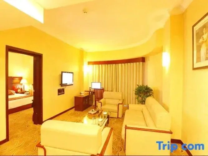 Deluxe Suite