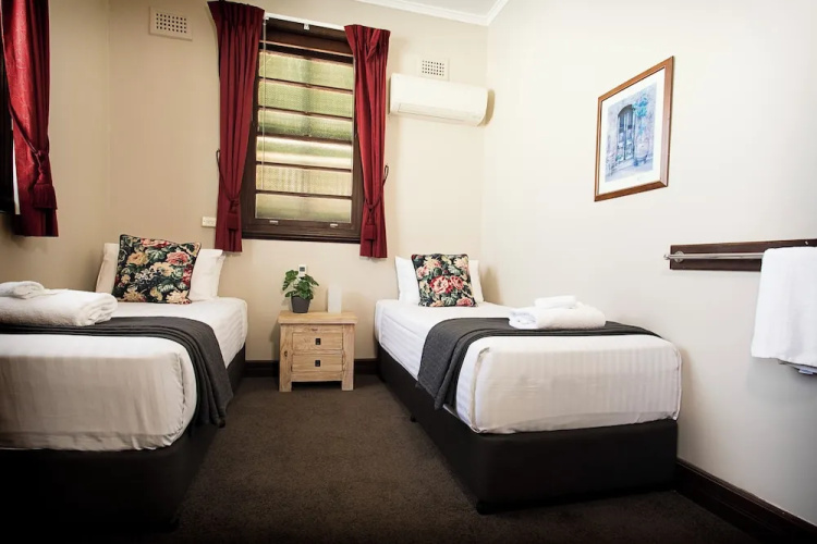 Esk Grand Hotel