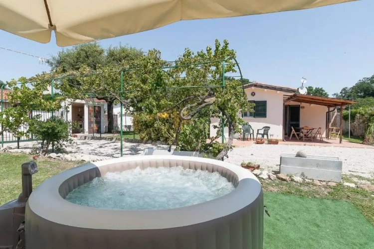 2 Bedrooms Villa