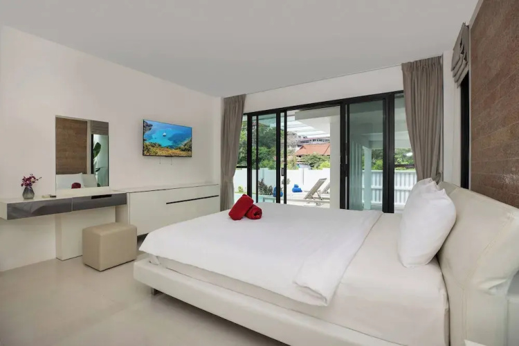 Designer 3BR Villa Silver Pool in Kamala