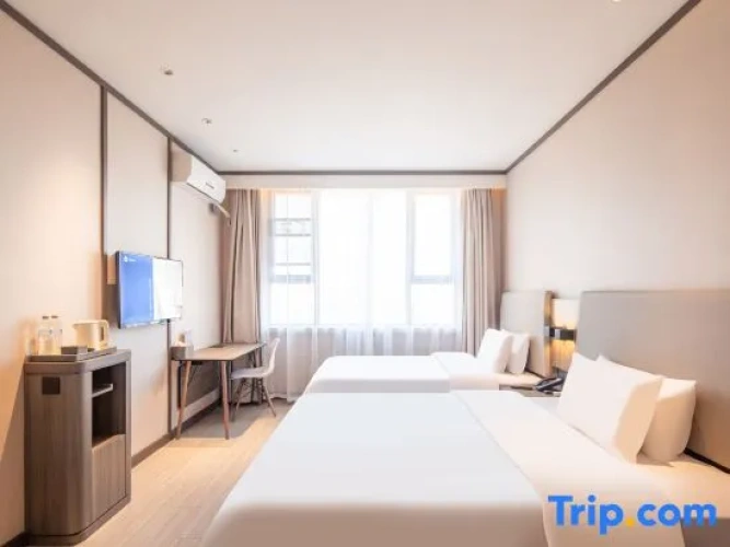 Standard Double room with street view