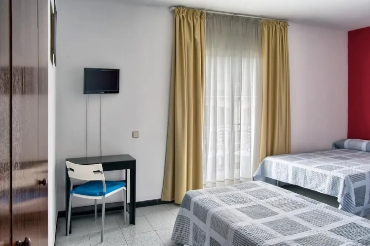 Standard Triple room