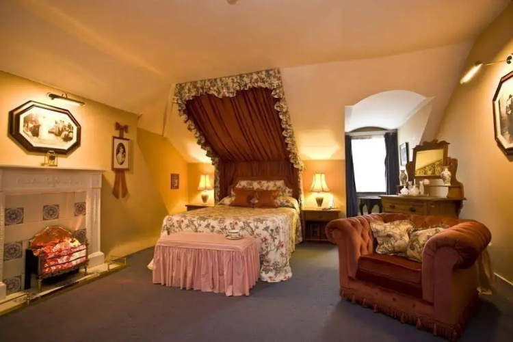 Overcliffe Hotel