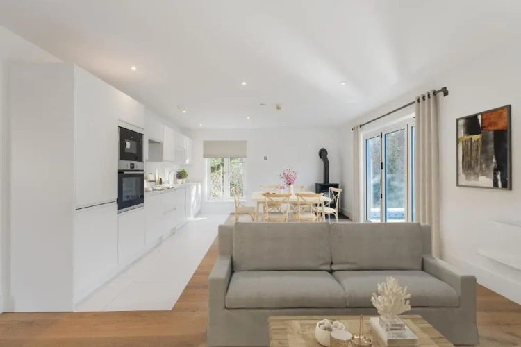 3 Bedrooms Apartment