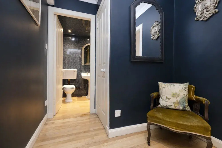 JOIVY Castle Hideaway