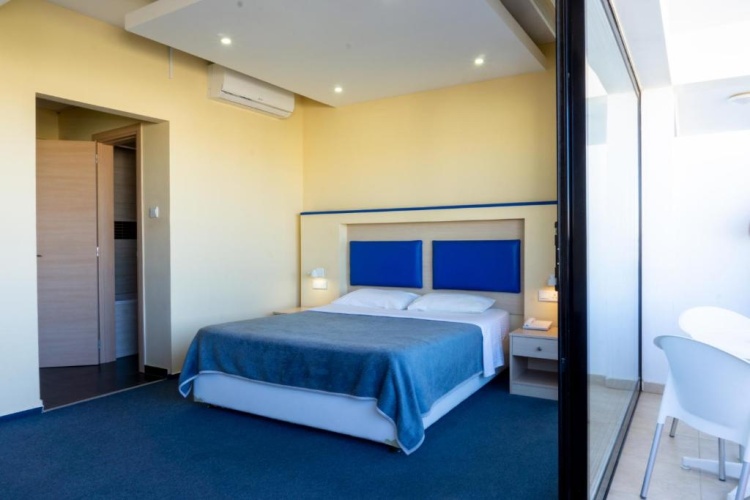 Standard Twin room with mountain view