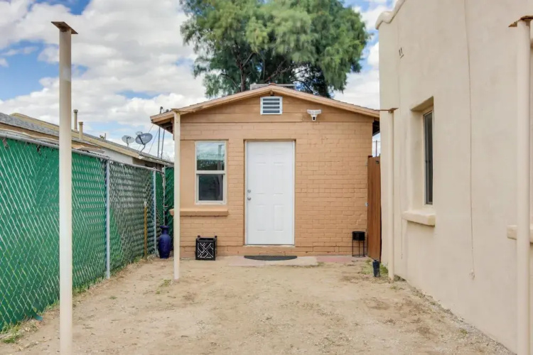 Tucson Studio w/ Private Backyard - Great Location