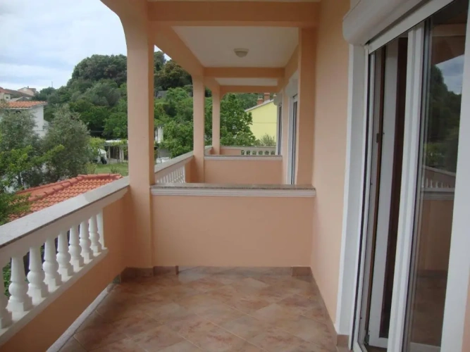 3 Bedrooms Apartment