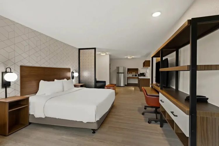 Everhome Suites Georgetown - Austin